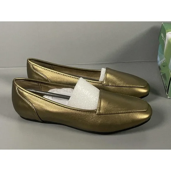 Easy Street Thrill Shoes Womens Size 5.5 Gold Loafers Comfort Slip On Flats - Picture 2 of 9